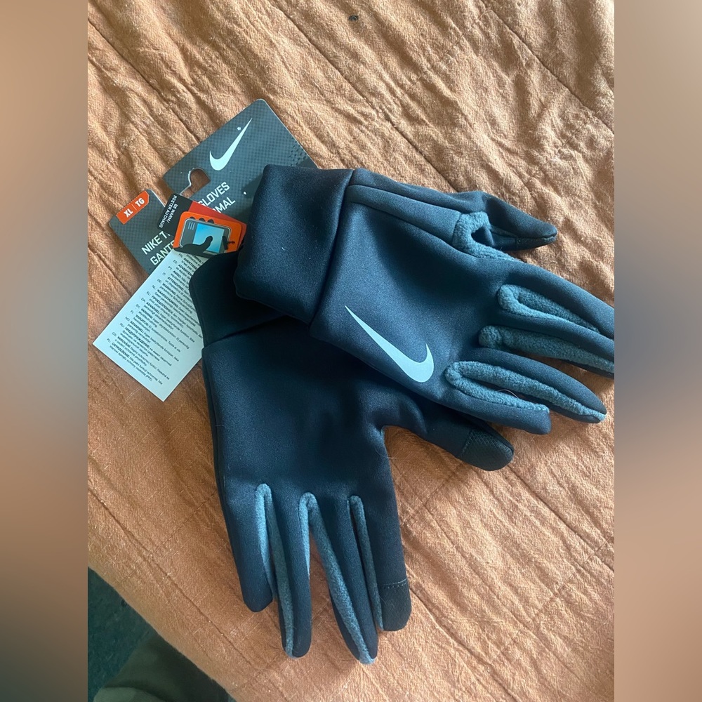 NWT Men’s Nike Thermal Gloves